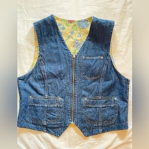 VERY GOOD CONDITION REVERSIBLE Denim Vest with Floral Lining.